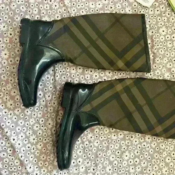 Authentic- see pics these were bought at a luxury secondhand store - Picture 10 of 10